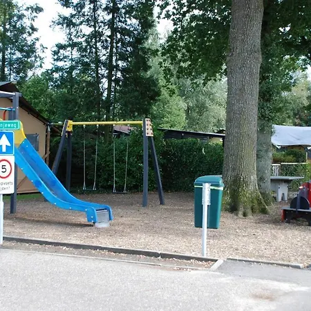 Charmant Chalet Op Een Bospark Op De Veluwe 別荘