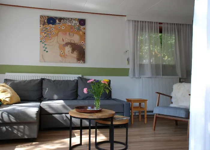 بيت للعطل Charmant Chalet Op Een Bospark Op De Veluwe *