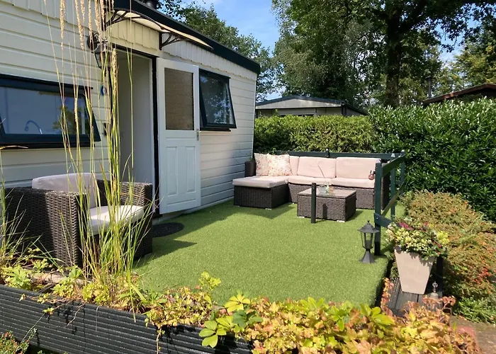 بيت للعطل Charmant Chalet Op Een Bospark Op De Veluwe *