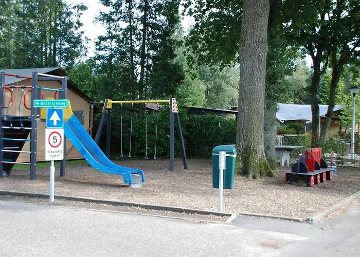 Charmant Chalet Op Een Bospark Op De Veluwe بيت للعطل